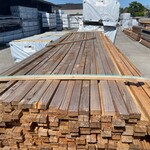 Ca. 385x Douglas Latten Fijnbezaagd, 25x45mm, lengte 400cm